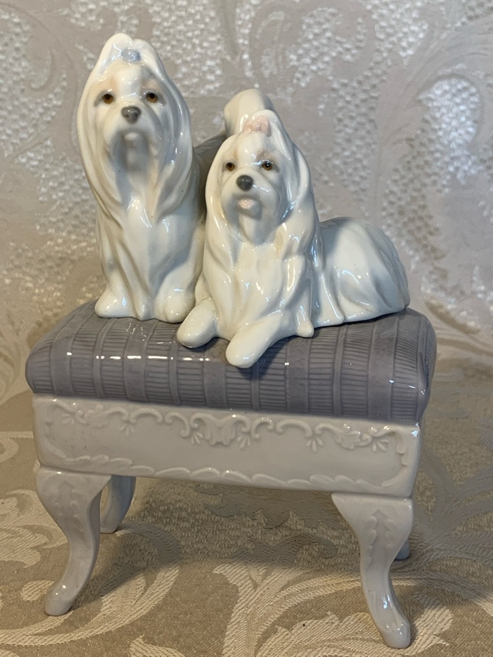 Lladro Looking Good Figurine